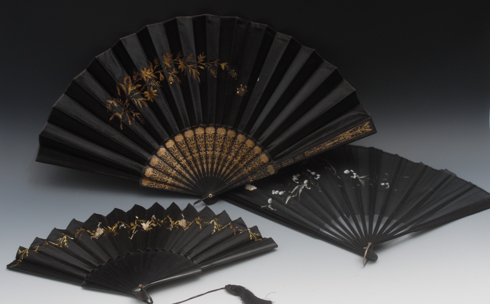 A Victorian ebony and fabric fan, the bl