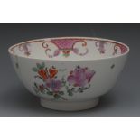 A Lowestoft Oriental Export style bowl,
