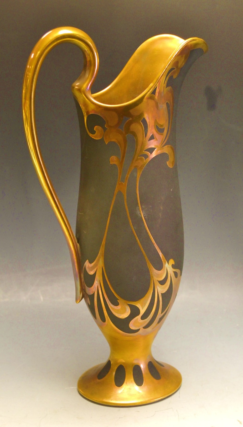 An Art Nouveau Limoge JED-E-AN Goldmount