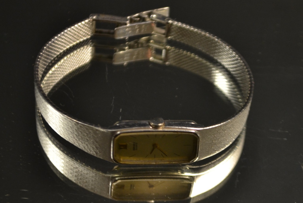A Lady's Seiko quartz 9ct white gold cased wristwatch, integral bracelet strap,