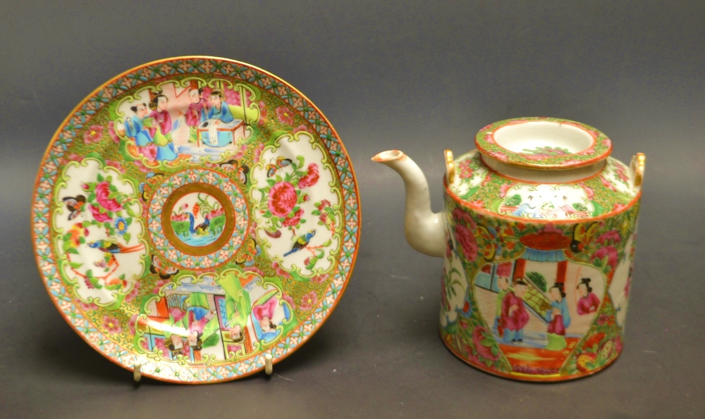 A Chinese Famille Rose cylindrical teapot,