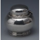A George V silver bowed ovoid table cigar lighter, hinged bun shaped cover, gadrooned borders, 6.