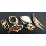 Jewellery - a Victorian yellow metal and citrine three stone brooch;