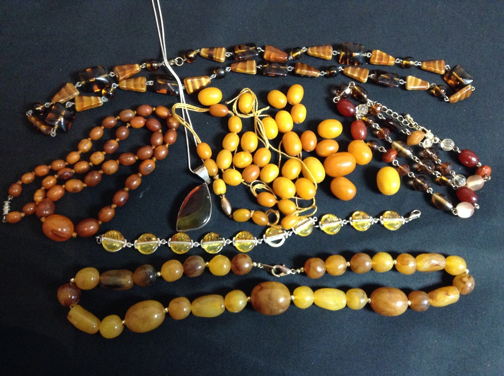 A butterscotch amber graduated bead necklace,