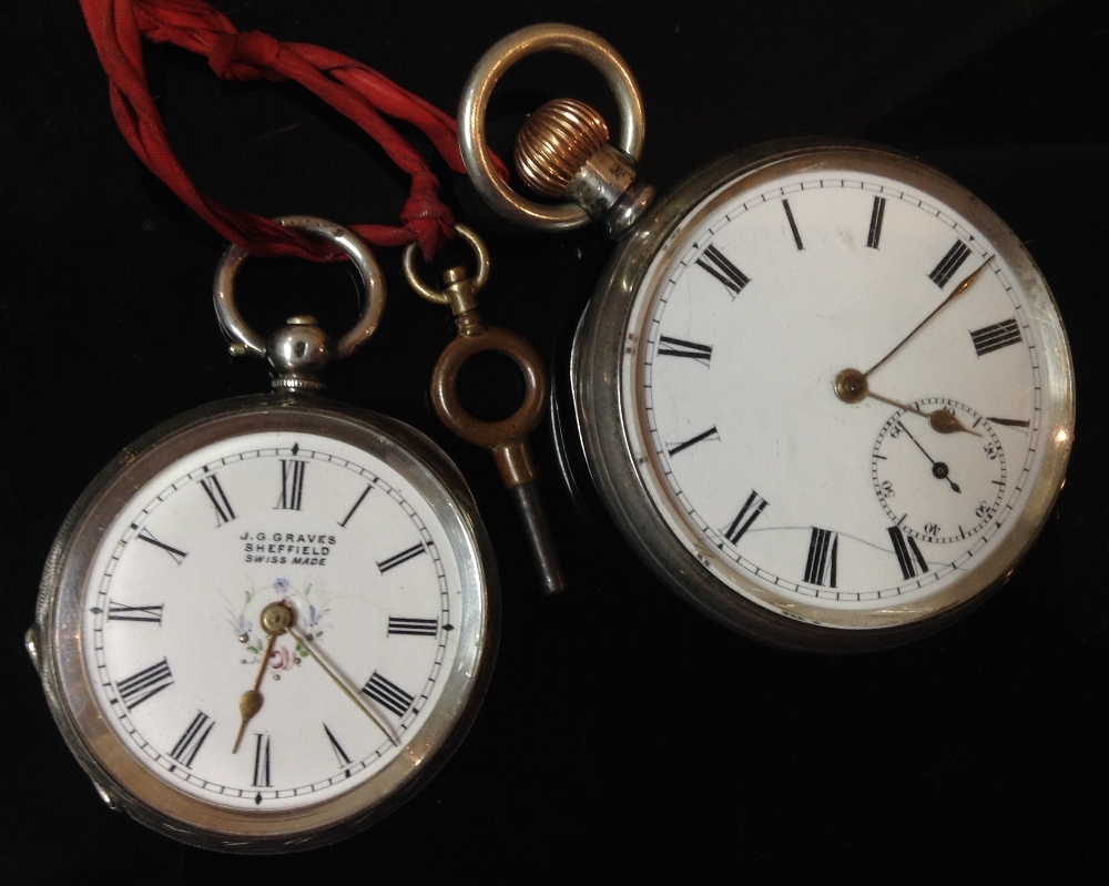 An Edwardian silver open face pocket watch, white dial, bold Roman numerals, subsidiary seconds,