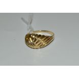 A 9ct gold ring,