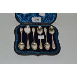 A set of six Victorian silver teaspoons, London 1896,