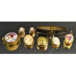 Jewellery - a lady's 9ct gold cased wrist watch,