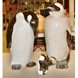 Two ceramic penguins and chick (3)