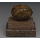 A Derbyshire spar egg shaped desk weight, stepped rectangular marble base, 9.