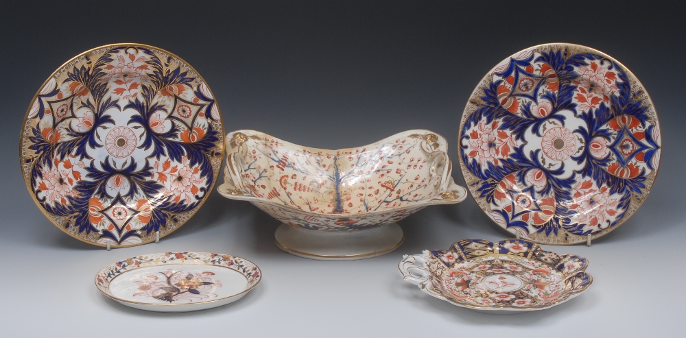 A pair of Derby Imari circular plates, pattern 19, decorated in the Imari palette, 25.