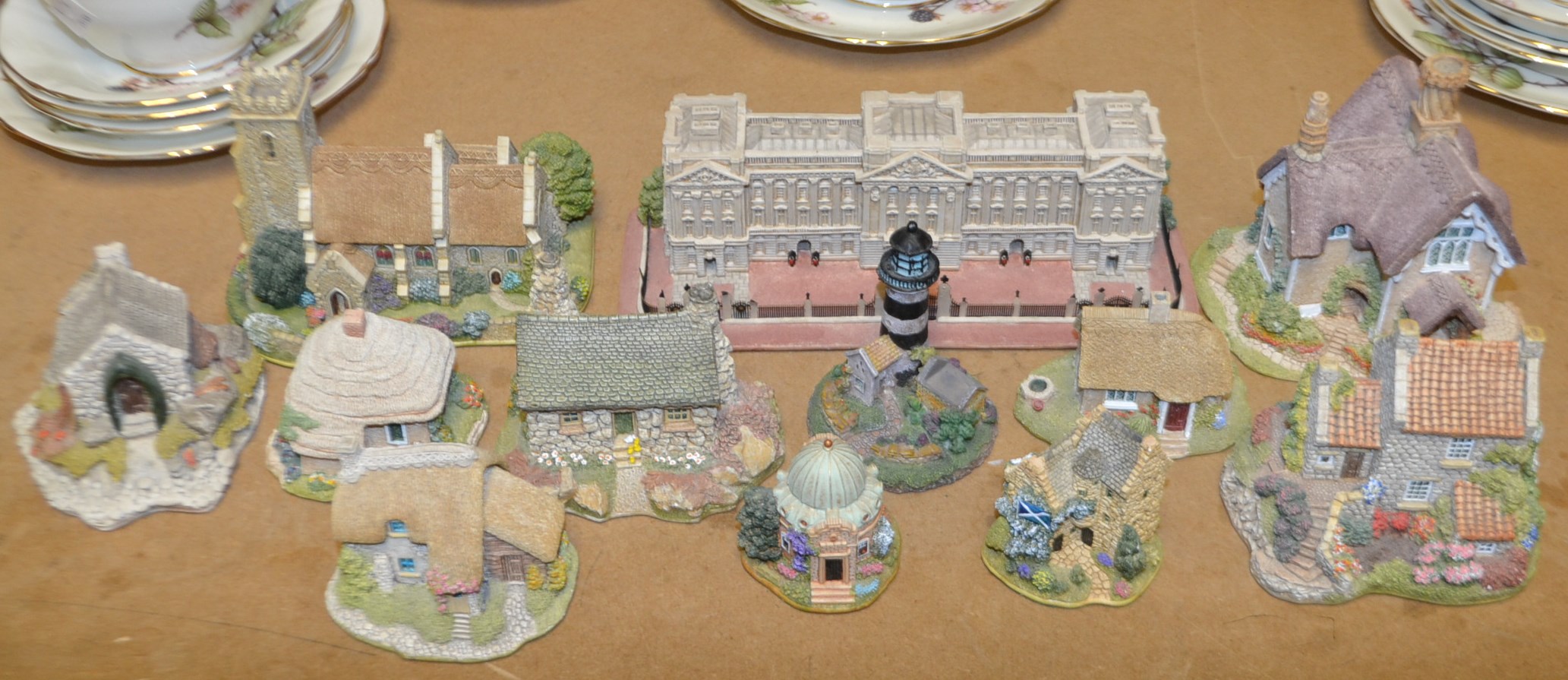 Lilliput Lane - The Ugly House, others similar Runswick House, Buckingham Palace,