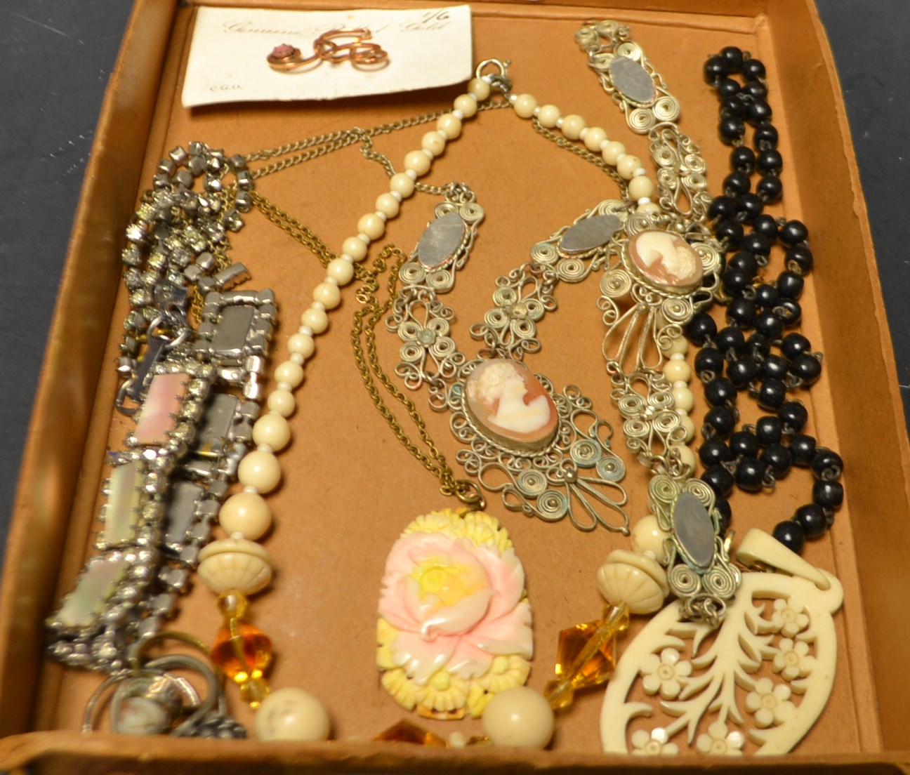 Costume Jewellery - an Italian filigree and shell cameo necklace and bracelet, c.