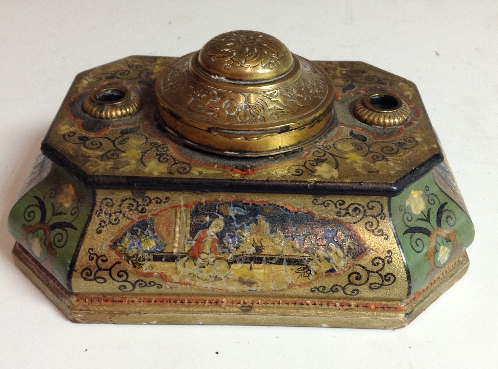 A late 19th century canted bombe shaped inkwell, decorated in the Chinoiserie taste,