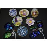 Jewellery - a millefiori reversible glass disc pendant, five bands of blue,