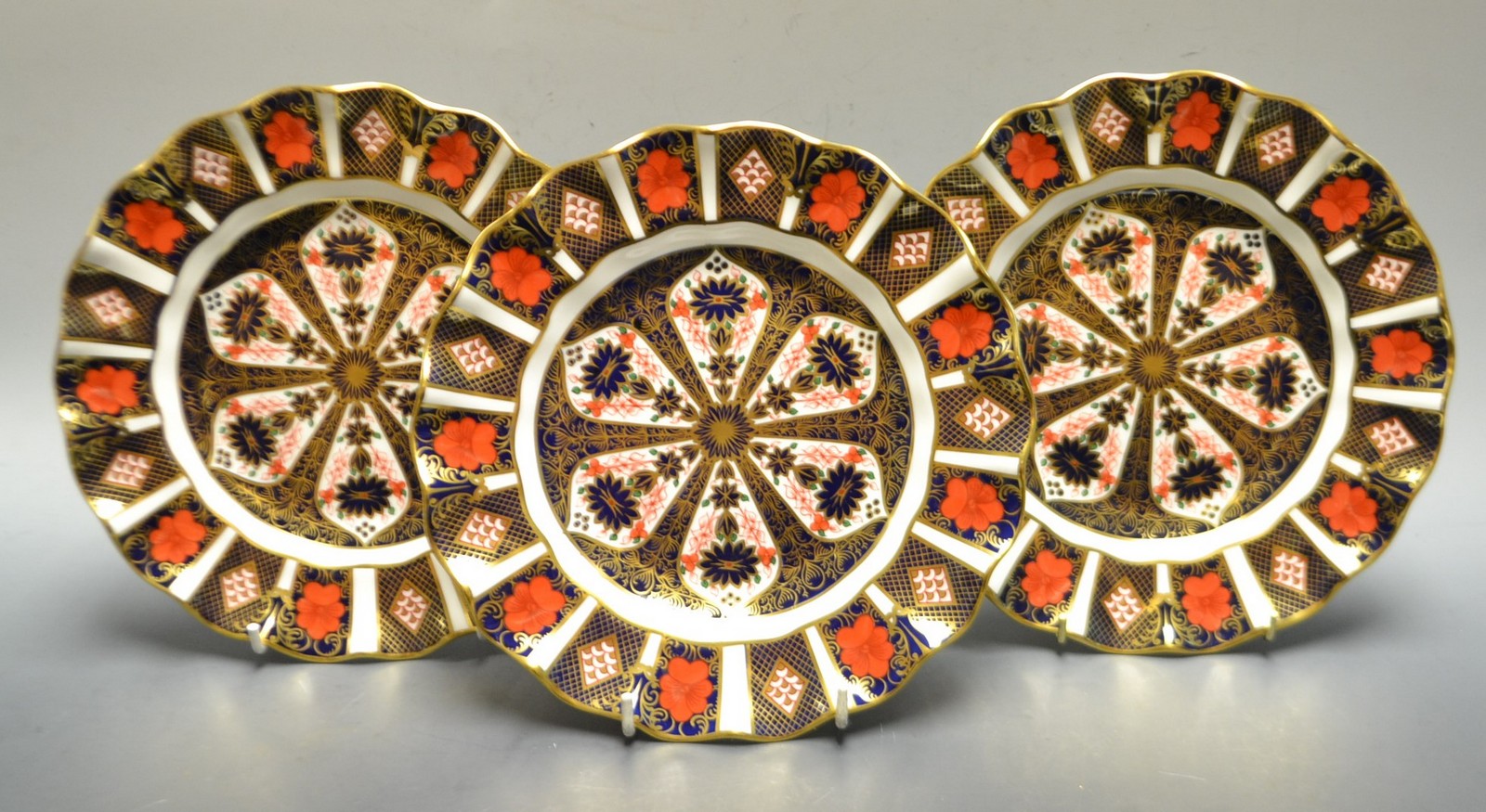 A set of three Royal Crown Derby Imari 1128 pattern shaped circular plates, 22cm diam,