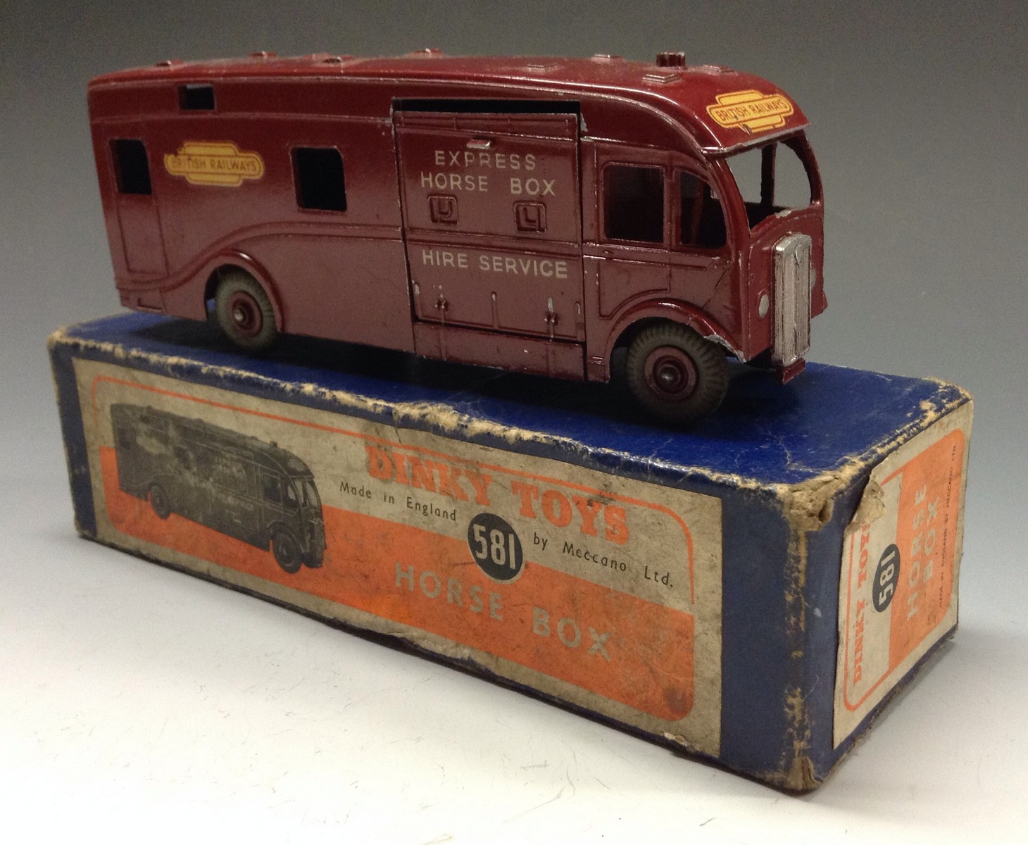 Dinky Super Toys - 981 Horse box, maroon, British Railways transfers,