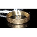 A 9ct gold wedding ring, 2.