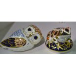 A Royal Crown Derby paperweight, Owl, gold stopper, weighted; a Royal Crown Derby paperweight, Frog,