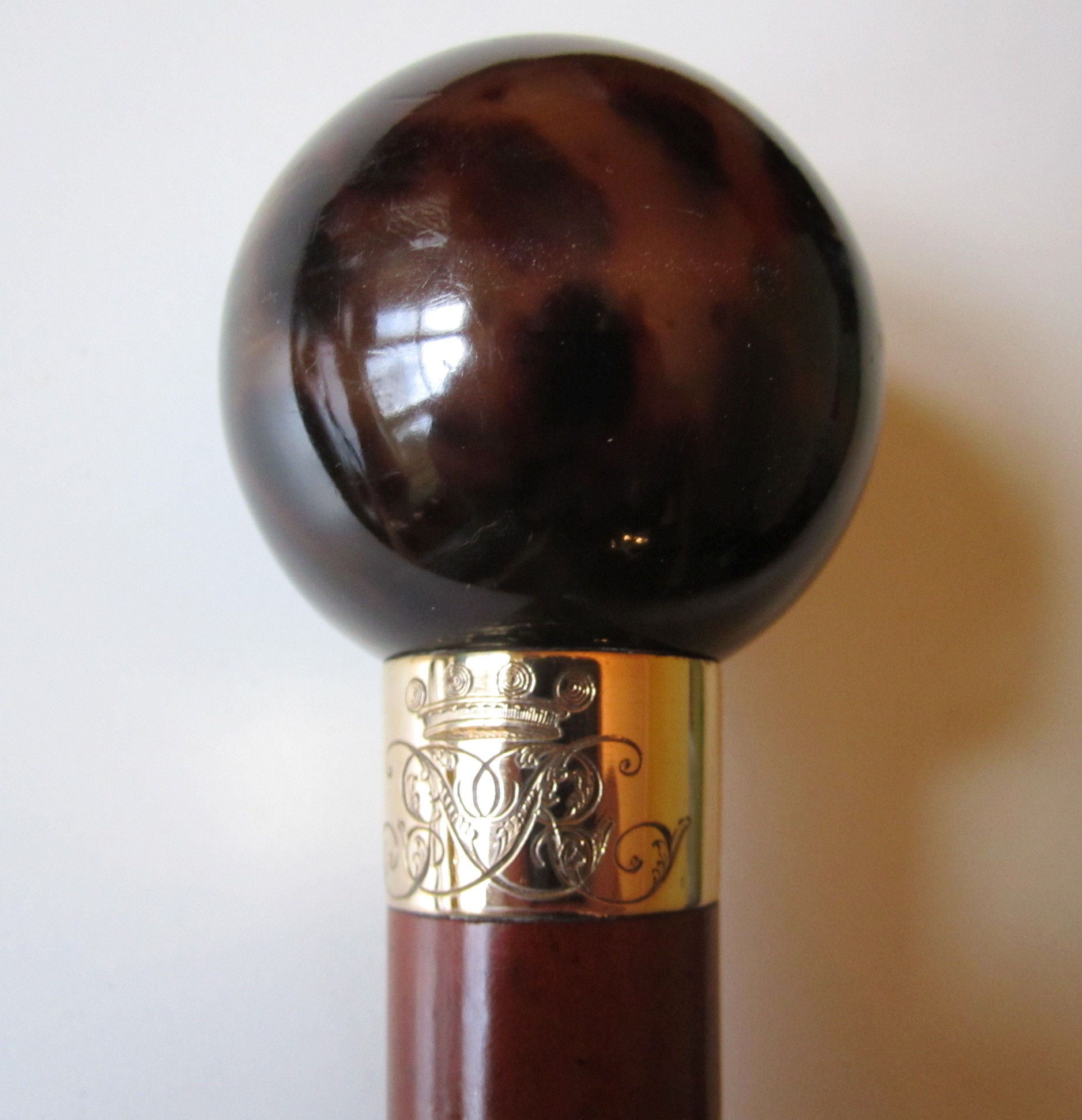 Fine Antique Dress Cane with Tortoiseshell Carved Ball and 18ct Gold Collar. Mark of Thomas - Image 2 of 5