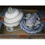 Box vintage blue and white pottery