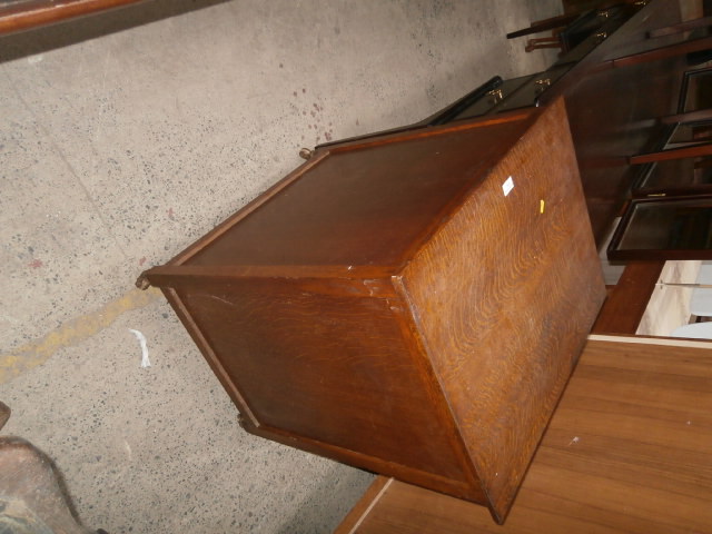 wheeled bedding box and contents