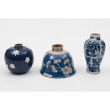Three pieces of Chinese porcelain: compr