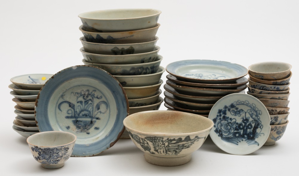 Tek Sing Cargo - twenty Chinese porcelain bowls and twenty dishes: comprising ten painted to the
