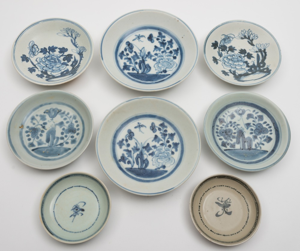 Tek Sing Cargo - four good pairs of Chinese porcelain plates: comprising two painted with peony,