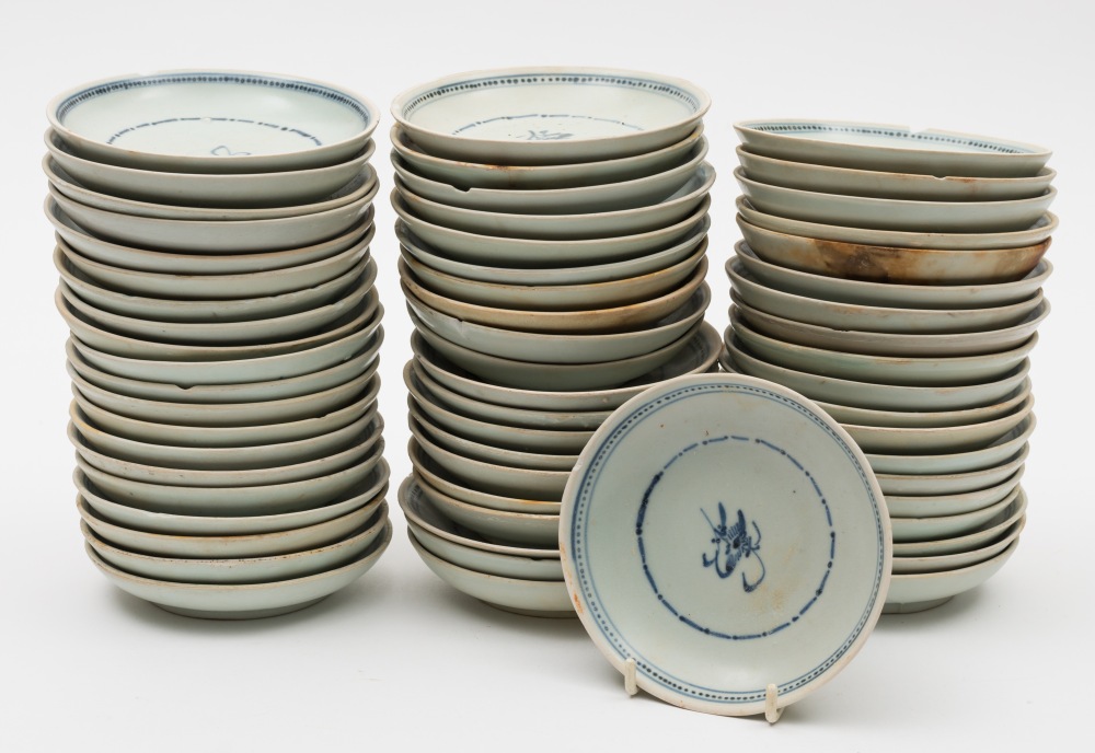 Tek Sing Cargo - sixty Chinese porcelain plates: of circular form painted in blue with aster sprays