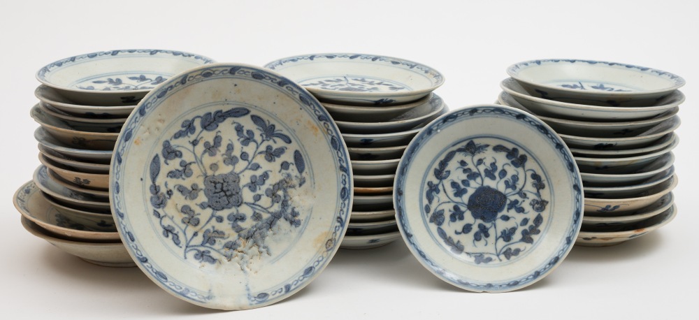 Tek Sing Cargo - thirty seven Chinese porcelain dishes: of circular form painted in blue with peony