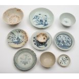 Tek Sing Cargo - ten Chinese porcelain plates and shallow dishes: each of circular form and painted