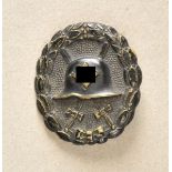 Wounded Badge of the Legion Condor, in black. Brass, hollow struck, blackened, on pin. Condition: II