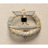 Submarine war badge. Zinc gilded, on needle. Condition: II U-Boot-Kriegsabzeichen. Zink vergoldet,