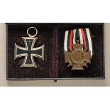 Prussia: decoration case. 1.) Iron Cross, 1914, 2nd class, hallmarked in ring CD 800; 2.) German