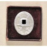 Wounded Badge, 1939, silver, in box.l Zinc silvered, maker 26, on pin; in box, top loose. Condition: