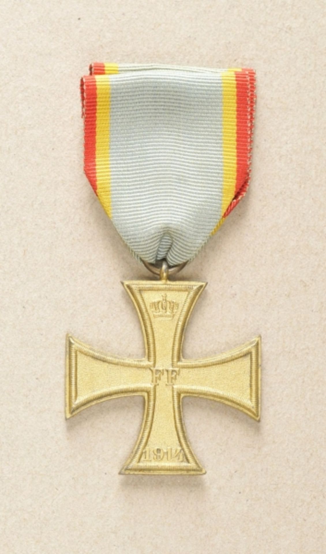 Mecklenburg-Schwerin: Cross of Merit, 1914, on ribbon. Gilded, on ribbon. Condition: II