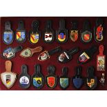 Shadow box with association marks of the Bundeswehr. Sundry, all on leather loops. In high quality