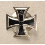 Prussia: Iron Cross, 1914, 1st class. Blackened iron core, silver rib, with screw-plae. Condition: