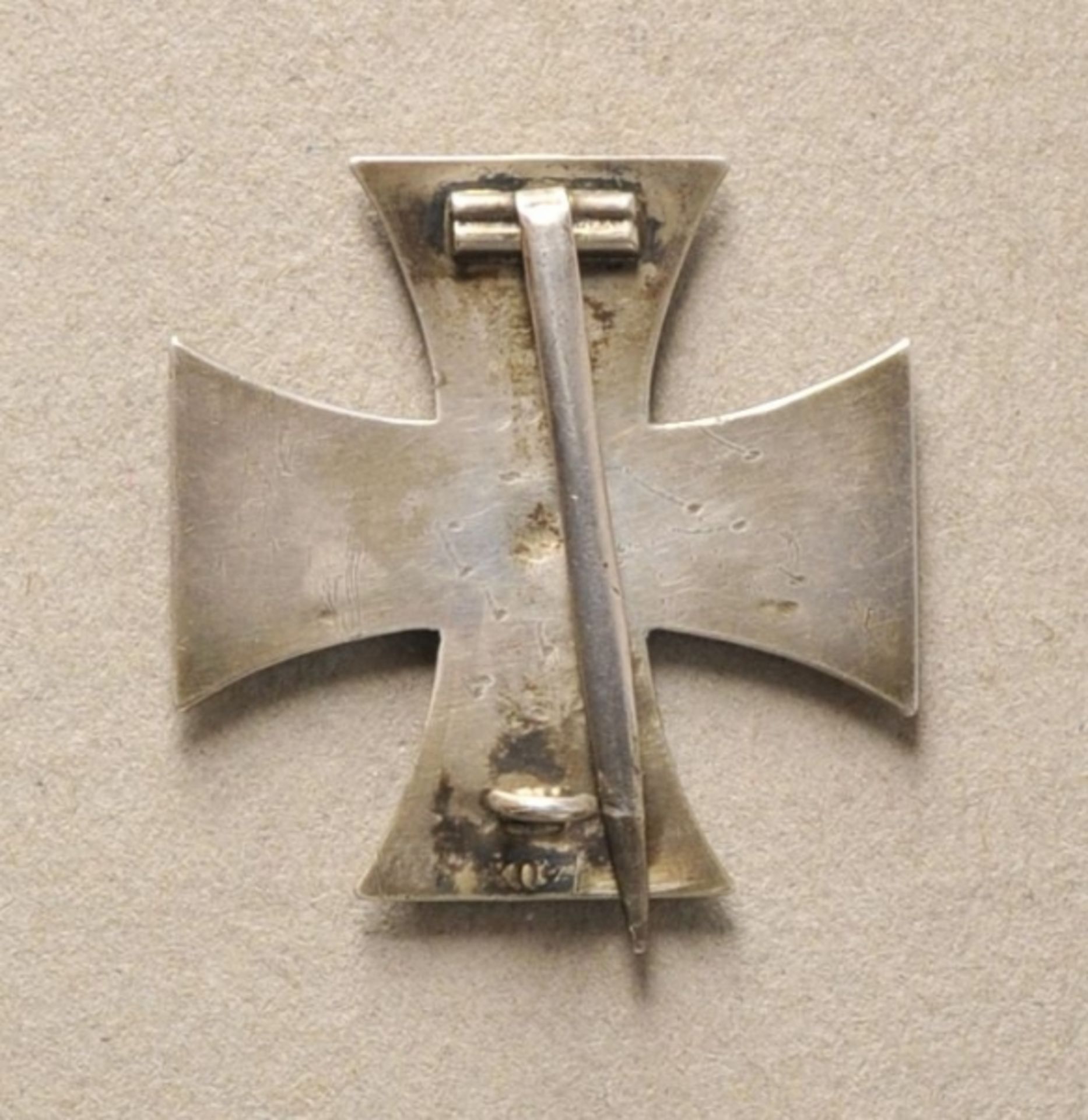 Prussia: Iron Cross, 1914, 1st. class. Blackened iron core, silver rib, hallmarked KO, on needle. - Image 2 of 3