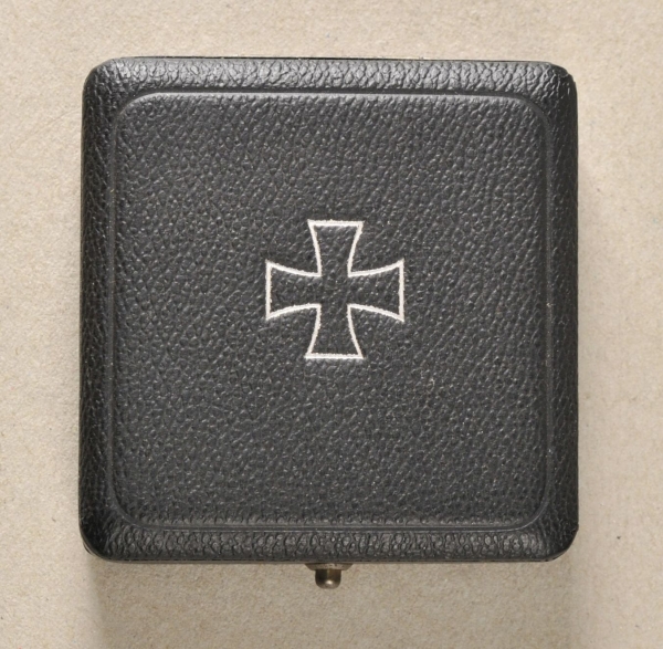 Prussia: Iron Cross, 1914, 1st class, in case. Blackened iron core, silvered rib, curved, hallmakred - Image 3 of 5