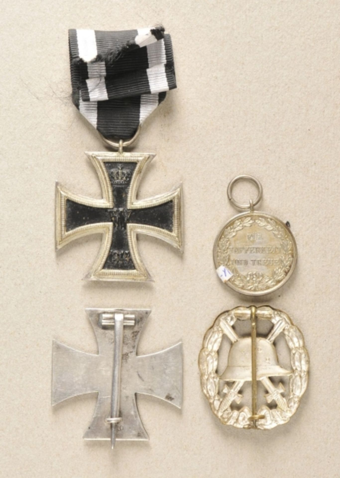 Prussia: Property of a Württemberger. 1.) Iron Cross, 1914, 1st class, hallmarked KO; 2.) same; - Bild 2 aus 3