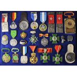 Shadow box with rifleman-badges. Sundry. In high quality shadow box. Condition: II Schaukasten mit