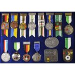 Shadow box with rifleman-badges. Sundry. In high quality shadow box. Condition: II Schaukasten mit