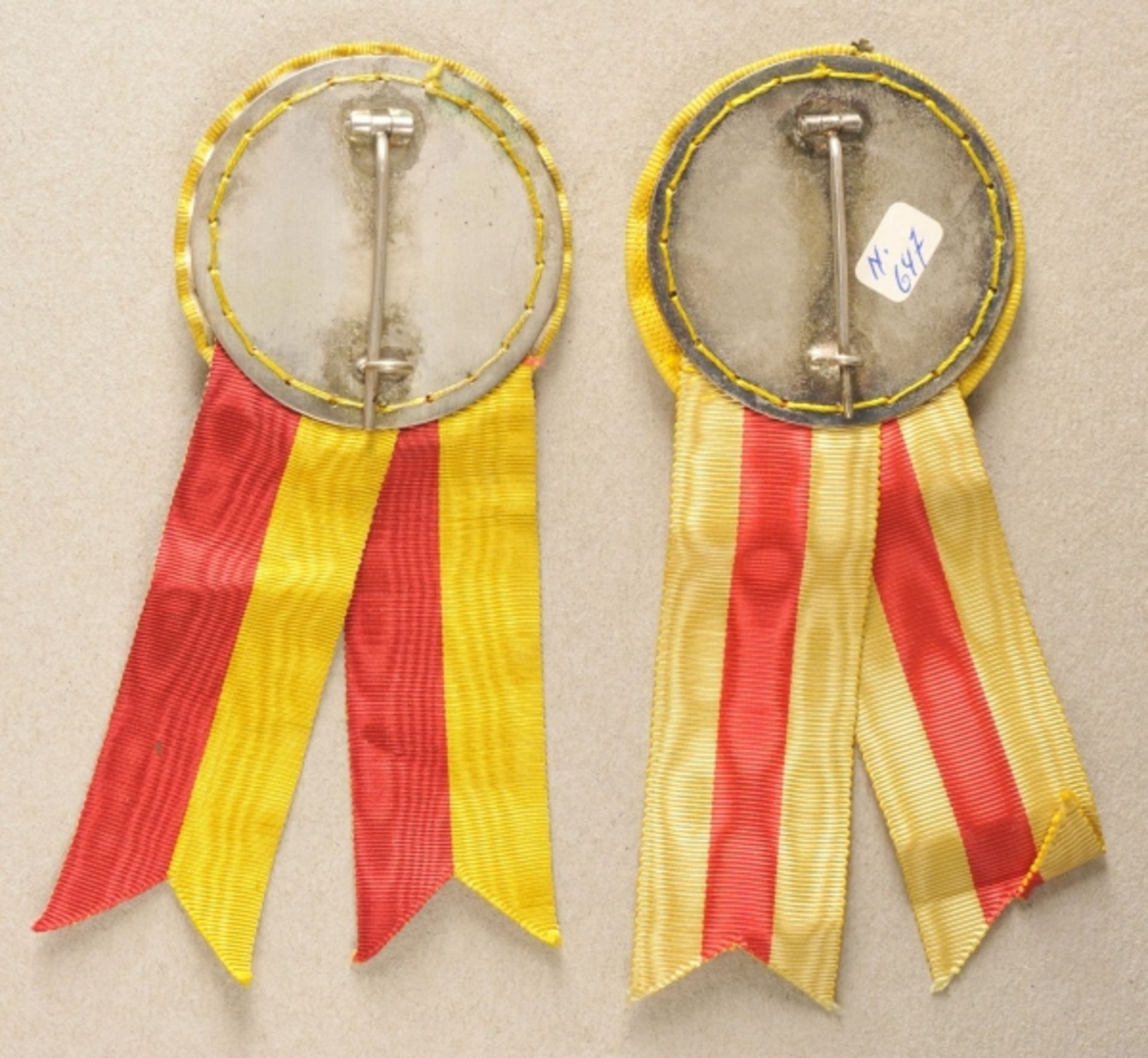 Baden: Patriotic loops. Silver F and crown on rosette with attached ribbons, needle on the back. - Image 3 of 3