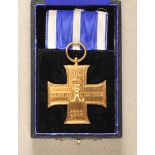 Schaumburg-Lippe: Cross for loyal service, on ribbon, in case. Bronze, with ribbon; in awarding
