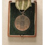Sachsen-Altenburg: Medal for Bravery, in case. Zinc brazed, on ribbon; in brown awarding case.