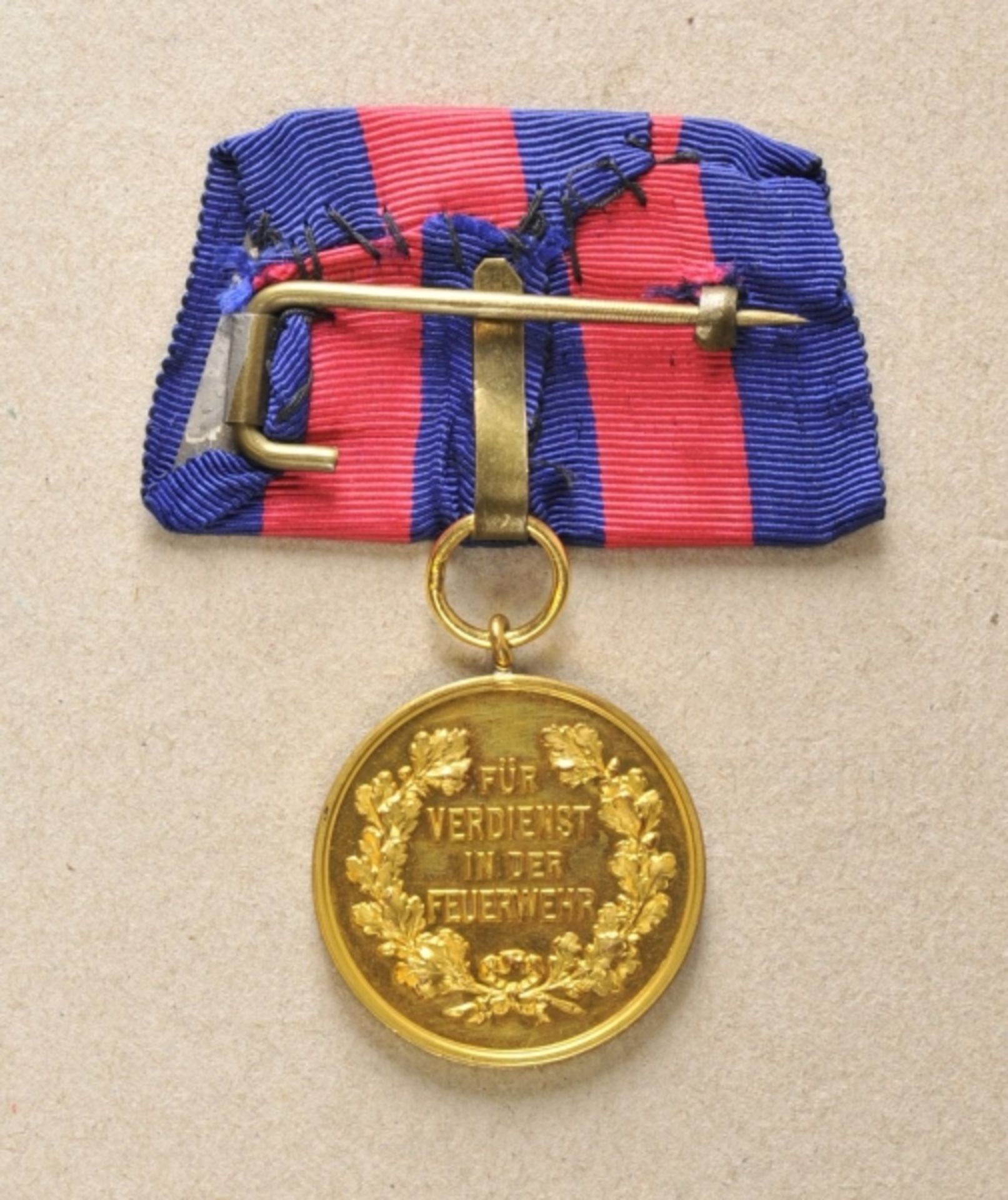 Oldenburg: Medal for Merits with the firefighters. Gold-bronze, on single-clasp. In gorgeous - Image 2 of 3