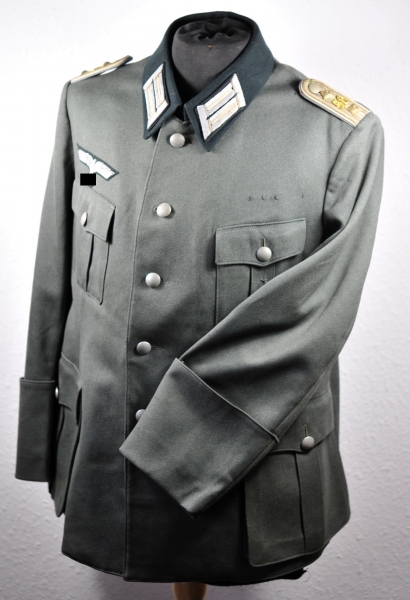 Uniform for an Hauptmann der Reserve of Infantery Regiment 56 (Wehrkreis V, Ulm). Tailor made, in