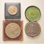 France: Lot of 3 competition medals, in box. 1.) Exhebition 1900 in Paris, H. Bauer; in box; 2.)